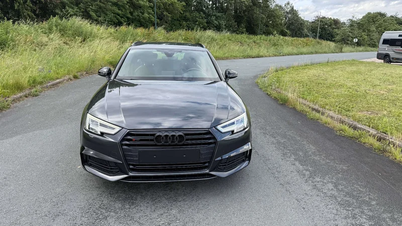 Audi A4 Avant 2.0 TDi S line